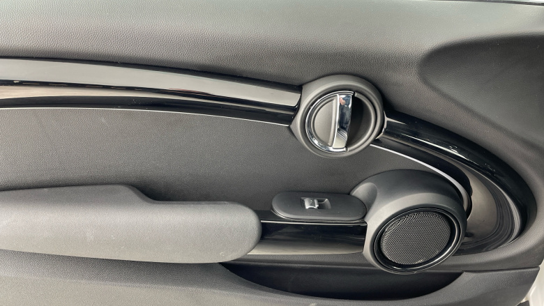 MINI Hatchback 135kW Cooper S Level 2 33kWh 3dr Auto Electric Hatchback